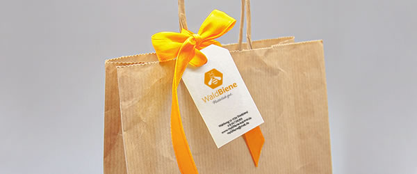 creativ concept in Bad Münder bei Hannover fertigt und liefert Etiketten für Preisauszeichner und Etiketten in Form von Schmucketiketten für allerlei Anlässe. Top Preisauszeichnungsgeräte von creativ concept mit Reparaturservice. Schmucketiketten und Preisauszeichner Etiketten - creativ concept - peter lüders Bad Münder bei Hannover der Spezialist für Schmucketiketten und Preisauszeichner samt Etiketten.